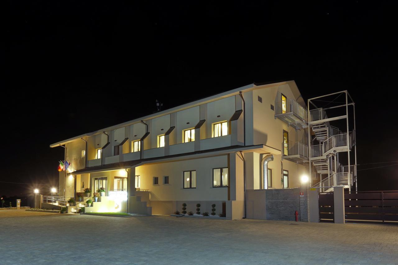 Hotel Terre Dei Salici Caramagna Piemonte Exterior foto